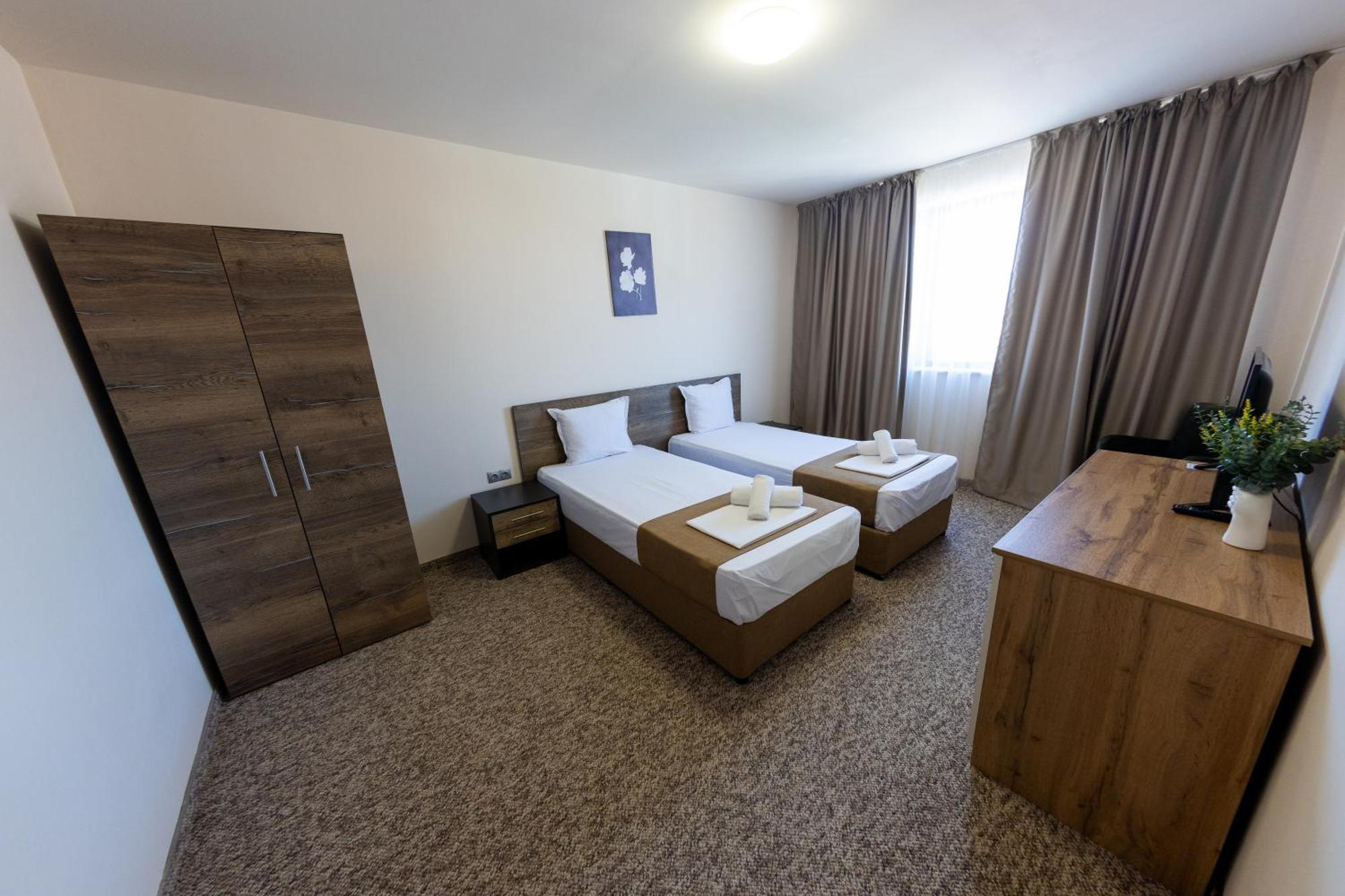City Plaza Botevgrad Esterno foto