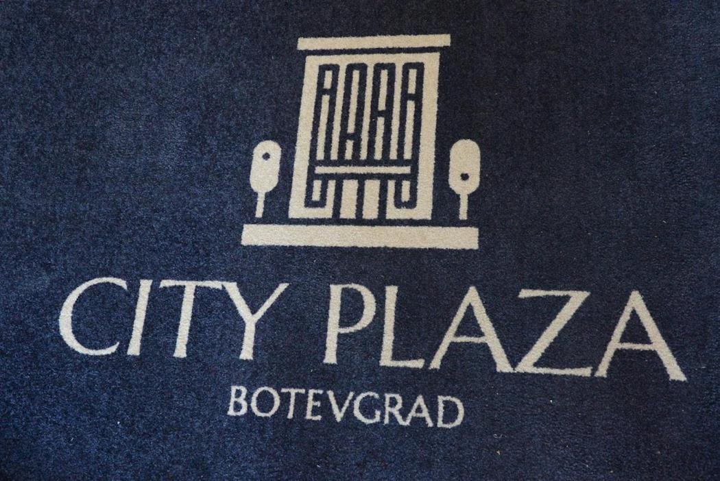 City Plaza Botevgrad Esterno foto